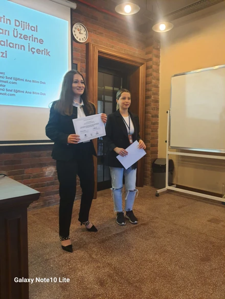 Öğrencilerimiz III. Ulusal Sınıf Öğretmenliği Öğrenci Kongresi'nde Sunumlarını Gerçekleştirdiler